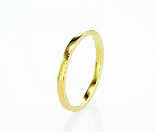 <div style="direction: rtl;">טבעת נישואין שומרון מעוצבת בסגנון קלאסי, והיא סמל לנצחיות ומחוייבות לחיי הנישואין. היא הולכת ללוות אותך לעוד שנים רבות, ומן הראוי שתהיה בעלת ערך גבוה, עיצוב פשוט וקלאסי-דבר שאין שני לה.<br></div> <div style="direction: rtl;"></div>