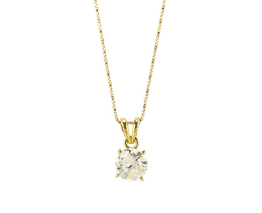 תליון קלאסי עם יהלום טבעי עגול בזהב&nbsp; צהוב 14 קראט
עיצוב מינימליסטי ויוקרתי שפשוט אי אפשר להתעלם ממנו.
במרכז התליון משובץ יהלום טבעי עגול ונוצץ, בצבע לבן מהקולקשיין וניקיון מסחרי – שילוב מושלם של איכות, ברק ואלגנטיות על-זמנית.

מגיע עם שרשרת באורך סטנדרטי של 40 ס"מ,
ויכול להותאם גם לפי מידה אישית – כי תכשיט טוב צריך לשבת בדיוק כמו שצריך.

מתנה עדינה, מלאת משמעות, עם נוכחות מרשימה.
פינוק אמיתי – לעצמך או למישהי שיקרה ללבך.