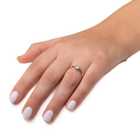טבעת קלאסית שנותנת הרבה כבוד ליהלום טבעי היפה שמשובץ בה זהב צהוב 14 קראט - Fermond Jewelry.
