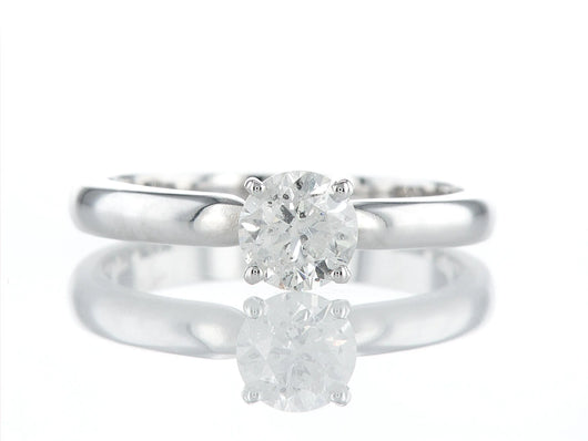 טבעת אירוסין פרדס Fermond Jewelery   טבעת אירוסין טבעת עם יהלום טבעי  גדול, זו היא יצירת אומנות עדינה, שנוצרה עם תשומת לב לכל הפרטים הקטנים. משובצת במרכזה יהלום טבעי שמניח עליה אור חי ובהיר. העיצוב הנקי והאלגנטי שלה משרה אווירה של רומנטיקה בלתי נשכחת. טבעת יפה העלות מול התמורה יוצרת סינרגיה מושלמת למתנה מושלמת