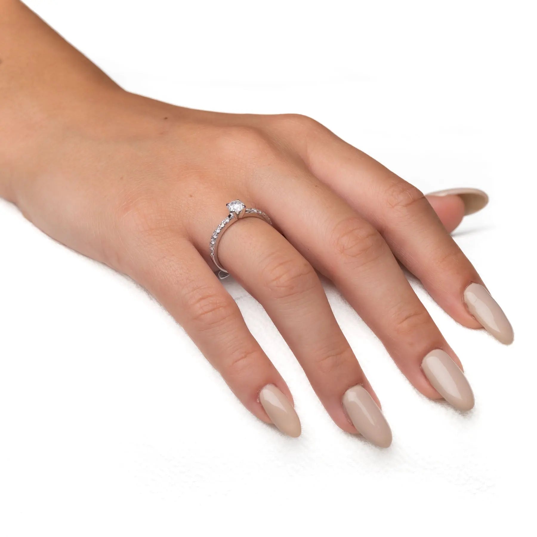 טבעת מעוצבת חסידה Fermond Jewelery