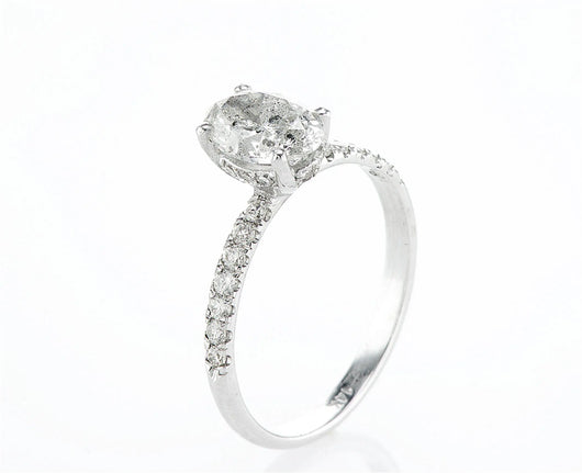 טבעת אירוסין פאר Fermond Jewelery יהלומים טבעיים, טבעת משובצת ביהלום טבעי בליטוש אובל ומוקף בכתר יהלומים, יהלומים הם לנצח והטבעת הזאת מסמלת נצחיות. כמות אבנים צדדיות 24 .ומשקלם 0.26 קראט, סך . הכל אבנים משובצות 1.27 קראט, תכשיט מושלם ליום מושלם שימשוך הרבה תשומת לב, .ישדר יוקרה וחן וינצוץ לך על האצבע כמו קרן שמש ביום חשוך. 