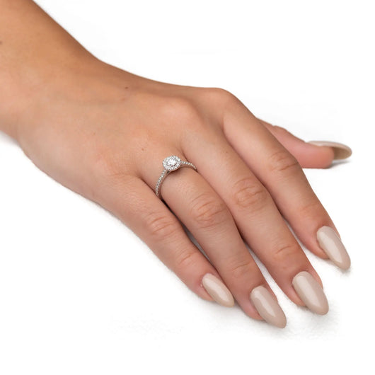 טבעת מעוצבת עטרה Fermond Jewelery  טבעת יהלומים מרשימה בה עטוף היהלום טבעי המרכזי בכתר של יהלומים , המכילה 33 יהלומים טבעיים במשקל של 0.22 קראט כל אחד. זהב צהוב. הטבעת הזו משלבת את היוקרה והברק של טבעת יהלומים עם האלגנטיות הנצחית, ומציעה יופי ואופנה שמתאימים לכל אירוע.