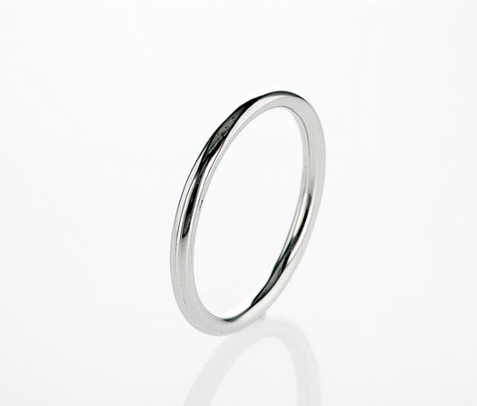 טבעת נישואין שיפלה מעוצבת בסגנון קלאסי,והיא סמל לנצחיות ומחוייבות לחיי הנישואין. היא הולכת ללוות אותך לעוד שנים רבות, ומן הראוי שתהיה בעלת ערך גבוה, עיצוב פשוט וקלאסי-דבר שאין שני לה.