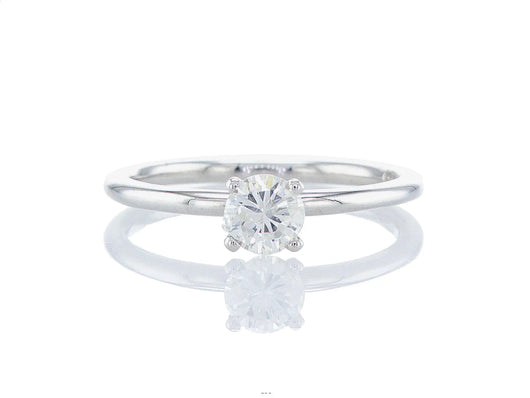 טבעת אירוסין שעל Fermond Jewelery<p style="direction: rtl; text-align: right;">טבעת אירוסין מרהיבה בעיצוב עגול קלאסי, המשלבת יוקרה וזוהר בלתי נשכח. במרכז הטבעת יהלום טבעי מרשים, בחיתוך מדויק המבטיח מקסימום ברק וזוהר. יהלומים אלה נבחרים בקפידה רבה, והם מסמלים אהבה אמיתית ונצחית.</p> <p style="direction: rtl; text-align: right;">הטבעת עשויה מזהב לבן איכותי, מה שמעניק לה מראה מודרני ונקי. העיצוב העגול והמינימליסטי מבטיח שהיהלום המרכזי יקבל את כל התשומת לב, תוך שמירה על עדינות וסטייל נצחי.<br></p>