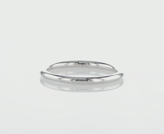 טבעת נישואין שיפלה מעוצבת בסגנון קלאסי,והיא סמל לנצחיות ומחוייבות לחיי הנישואין. היא הולכת ללוות אותך לעוד שנים רבות, ומן הראוי שתהיה בעלת ערך גבוה, עיצוב פשוט וקלאסי-דבר שאין שני לה.
